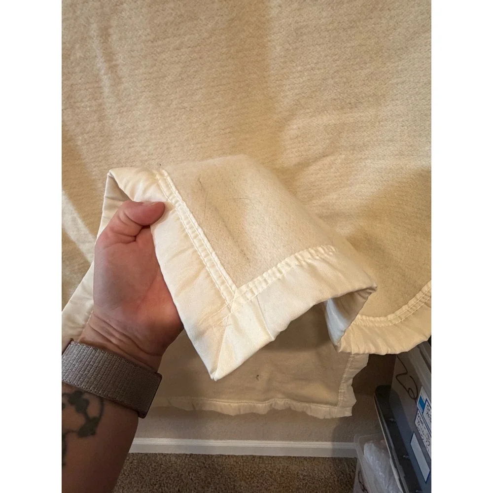 Poyet Motte France Pure New Wool Queen Blanket Cream Satin Trim 94x90 Bedding